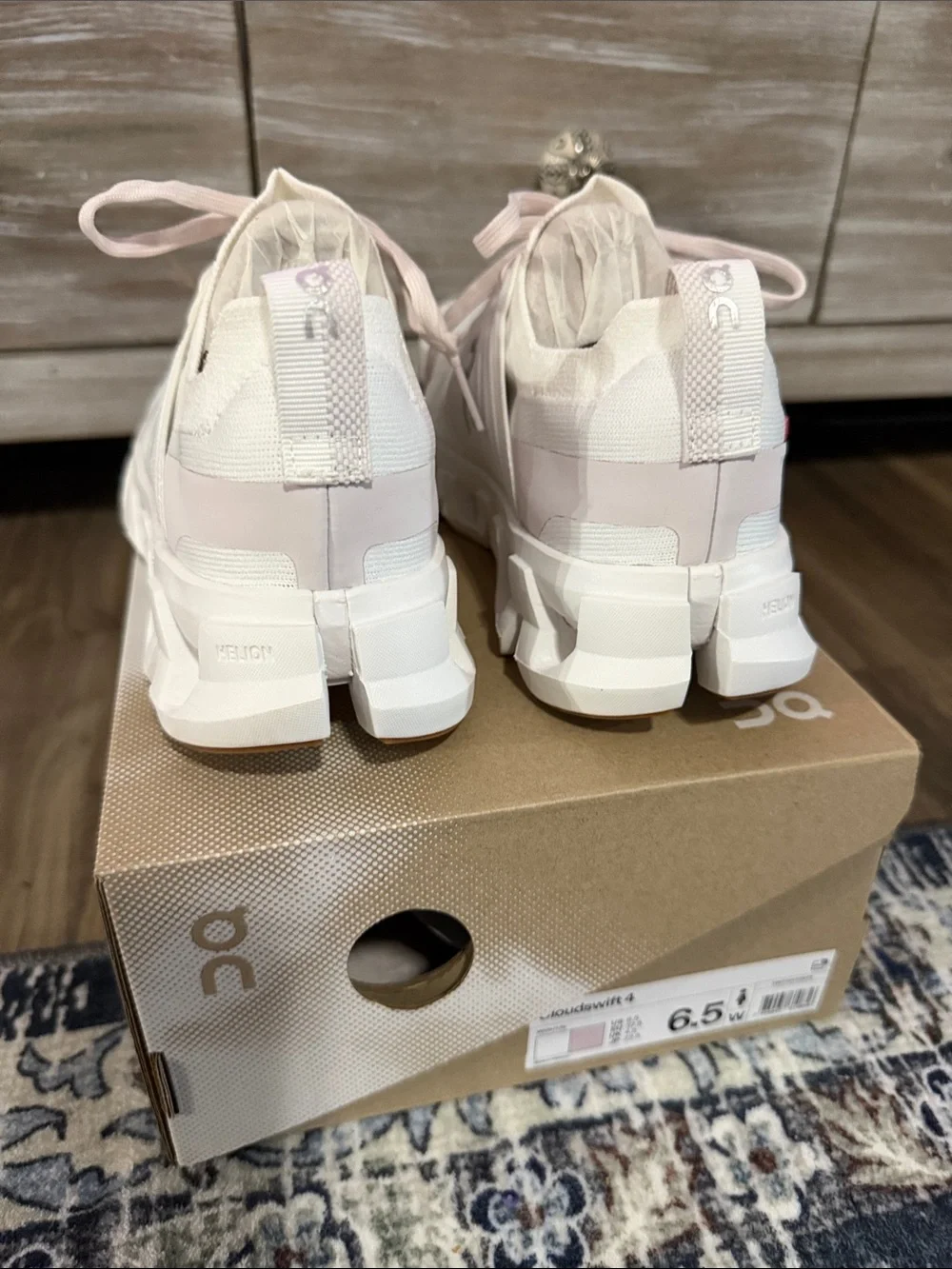 On CloudSwift 4 White/Lily  NEW